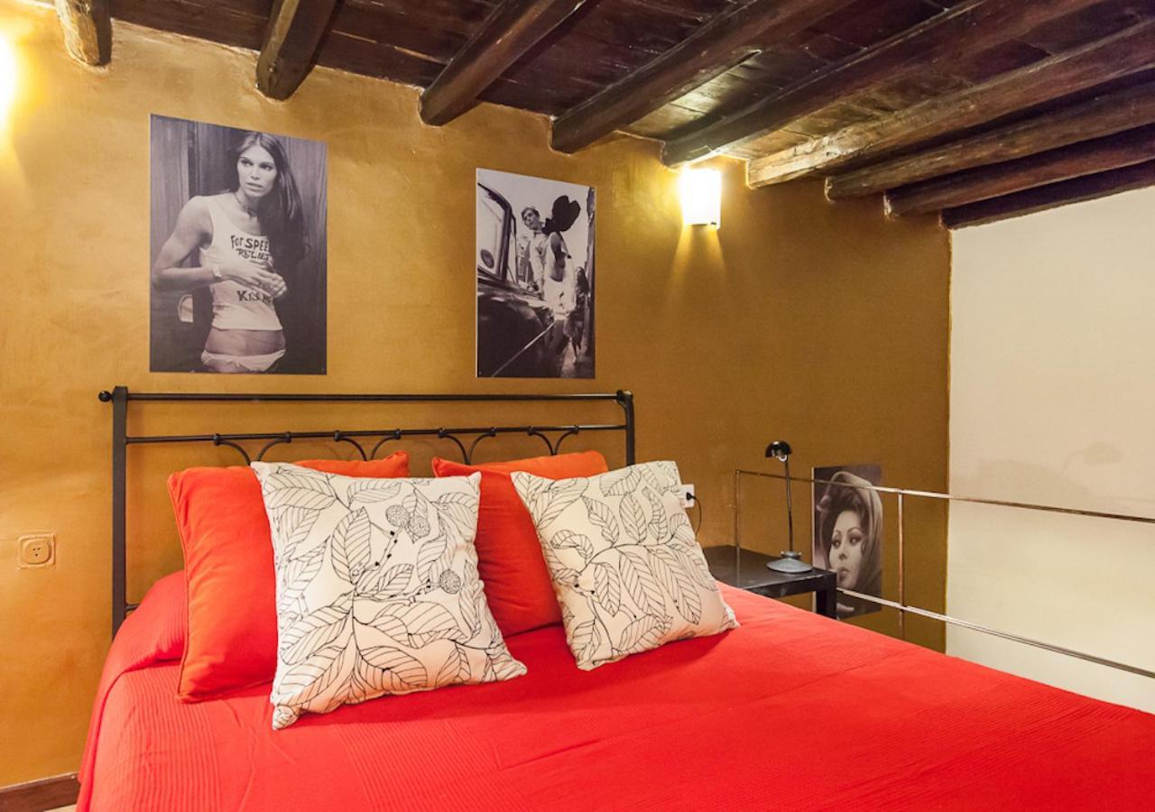 Independent In Trevi Fountain - Spain Square Рим Экстерьер фото